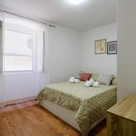 Apartment With Parking Space - 27452